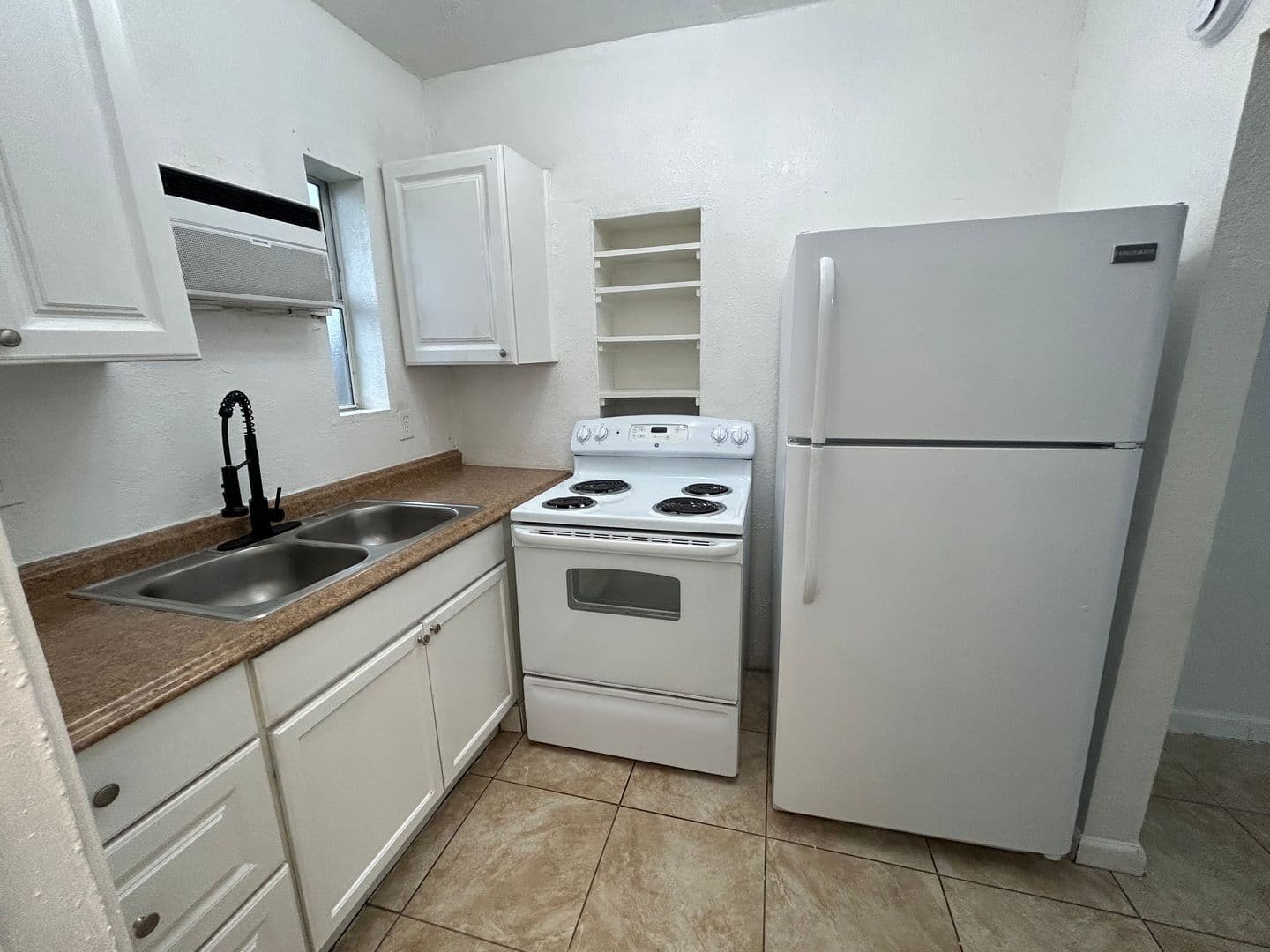 Phoenix Apartment: 1846 E. Washington St.