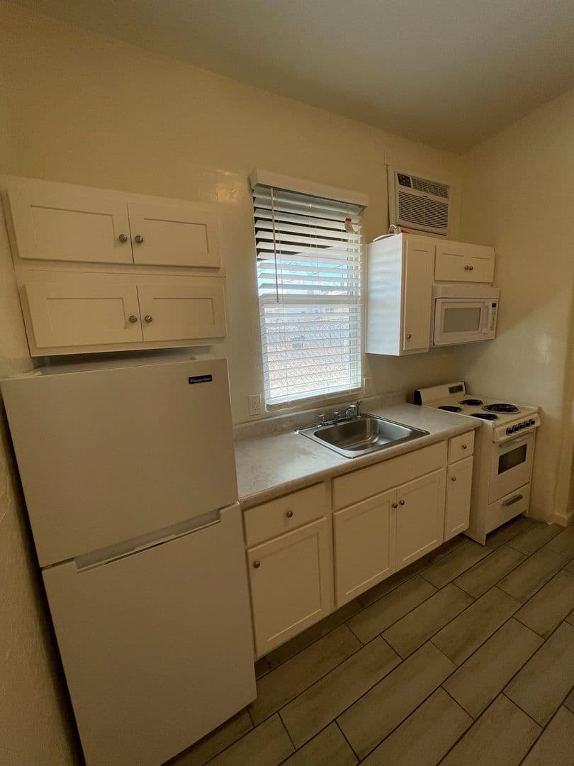 Phoenix Apartment: 1846 E. Washington St.