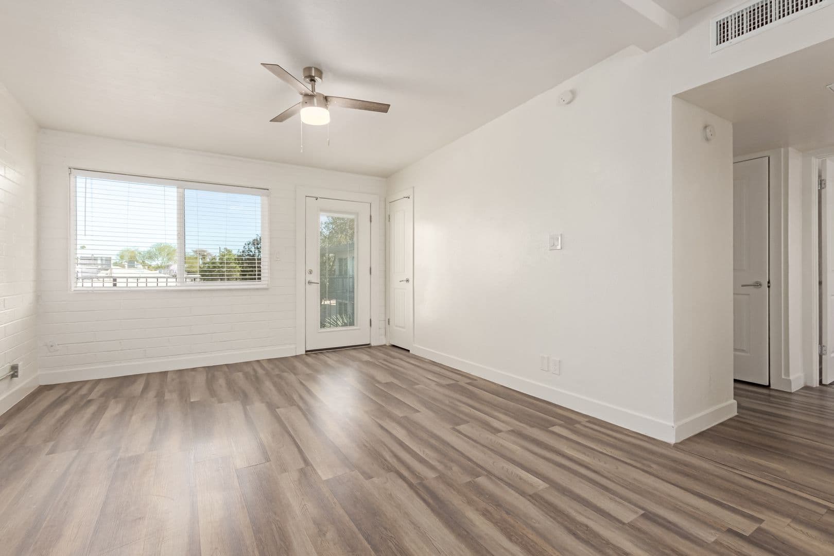 Phoenix Apartment: 2503 E. Clarendon Ave.