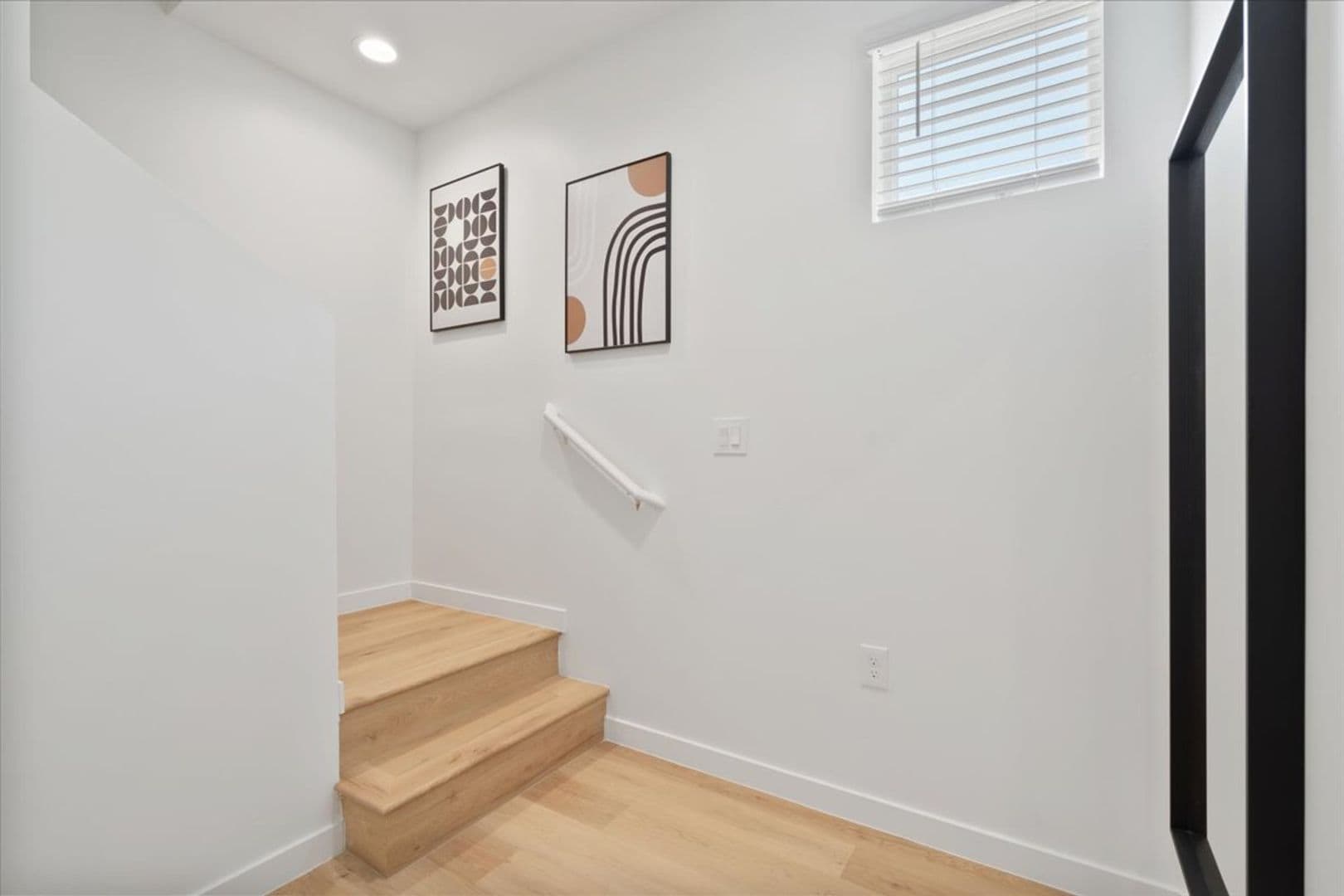 Phoenix Apartment: 1818 W Earll Dr