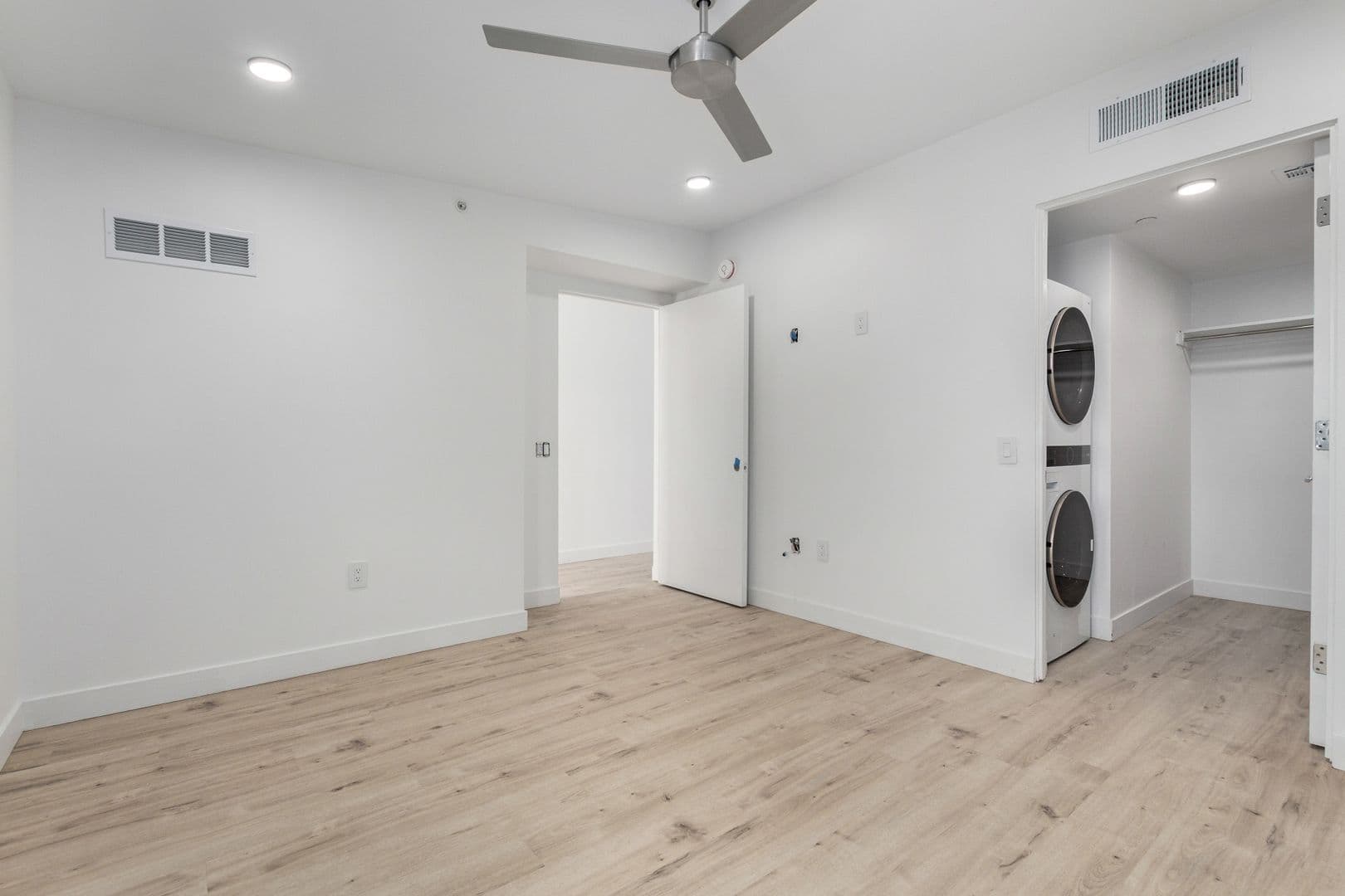 Phoenix Apartment: 531 E. Willetta St.