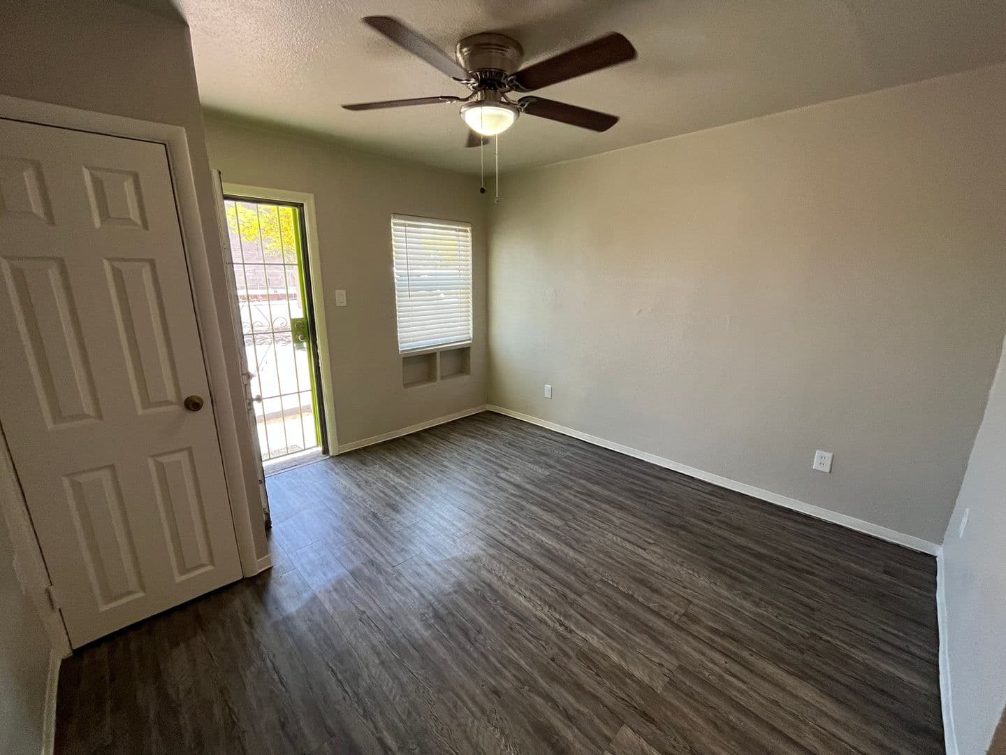 Phoenix Apartment: 1846 E. Washington St.