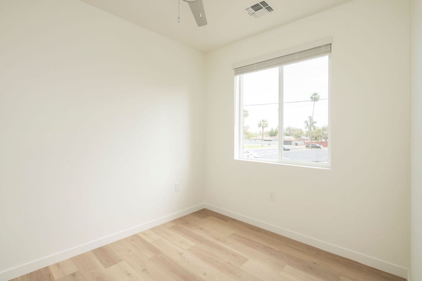 Phoenix Apartment: 1818 W Earll Dr