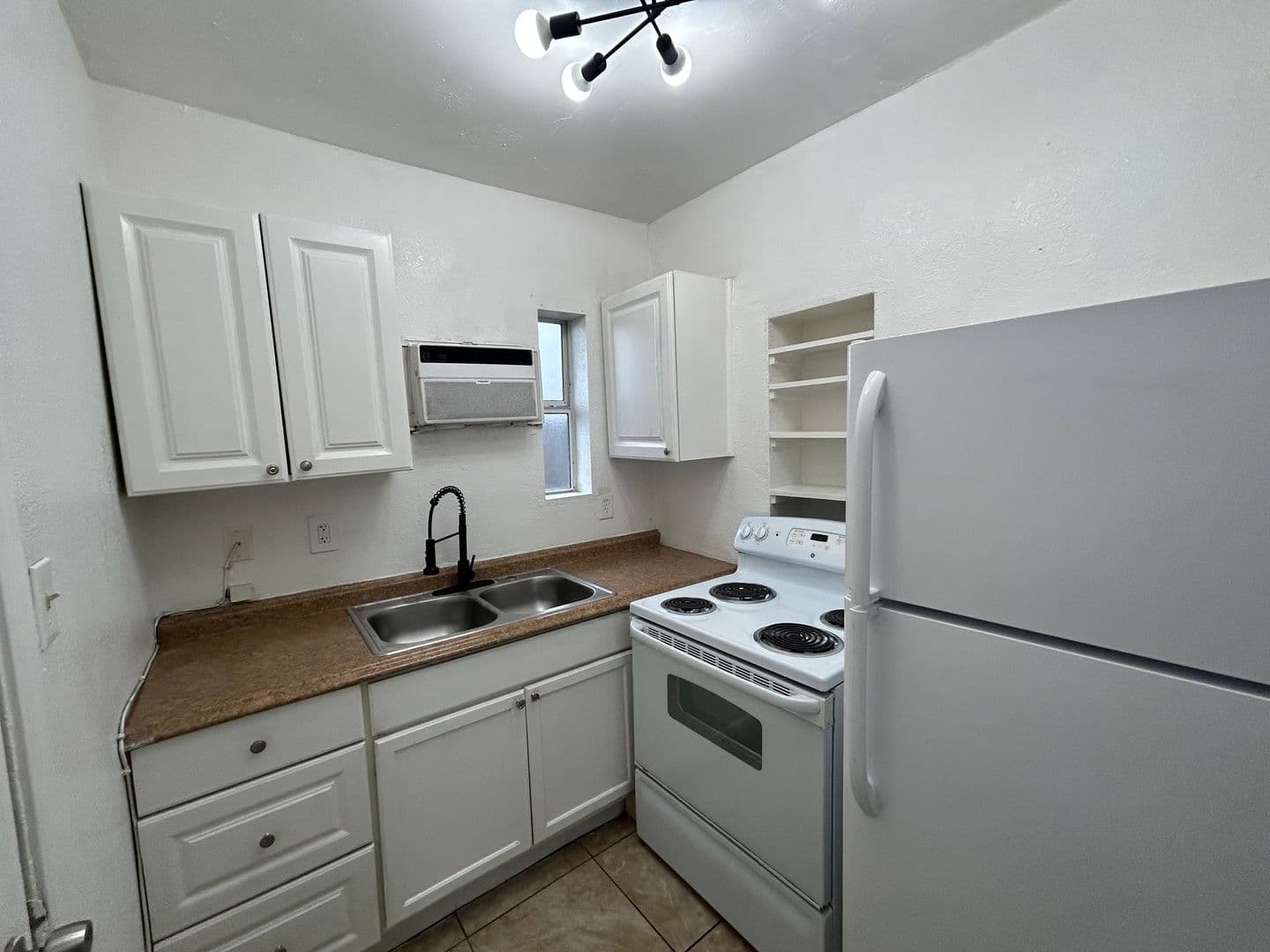 Phoenix Apartment: 1846 E. Washington St.