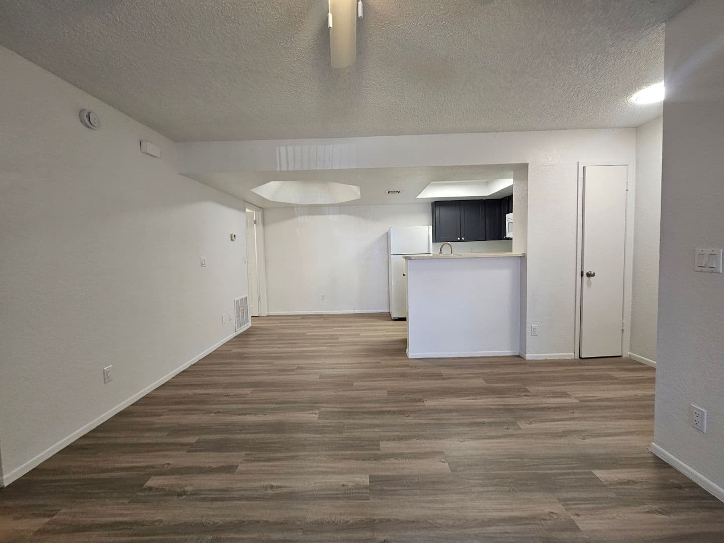 Tempe Apartment: 1370 S. Price Rd.