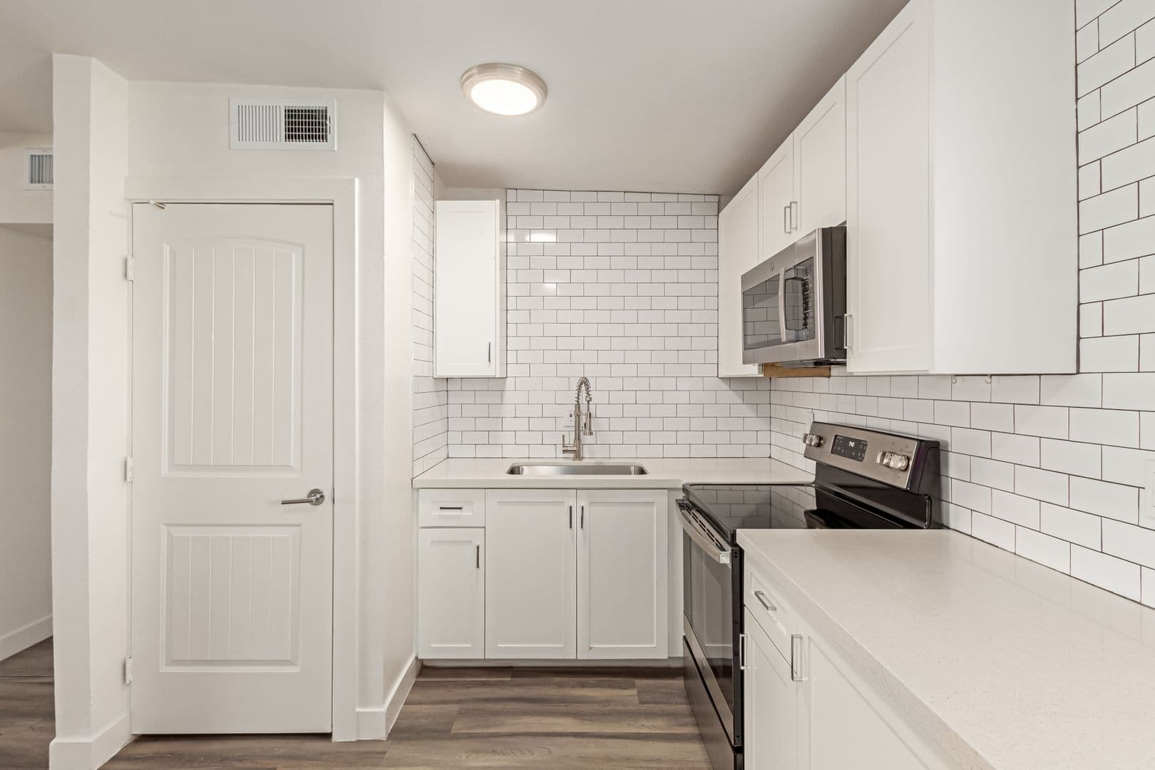 Phoenix Apartment: 2503 E. Clarendon Ave.
