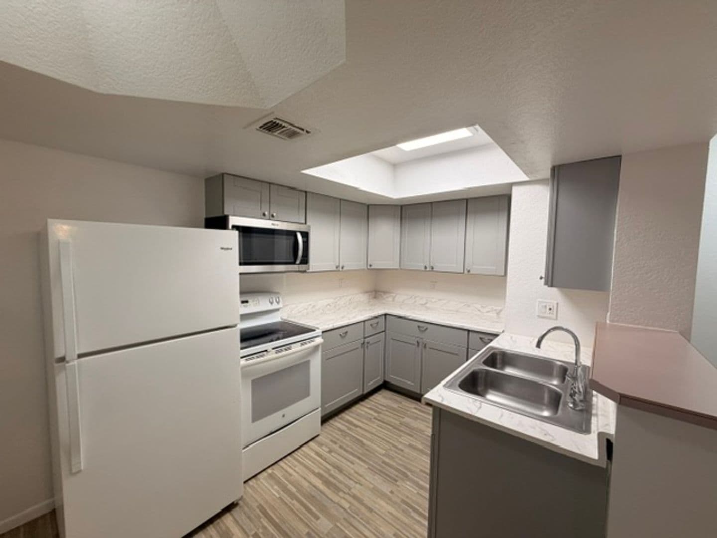 Tempe Apartment: 1370 S. Price Rd.