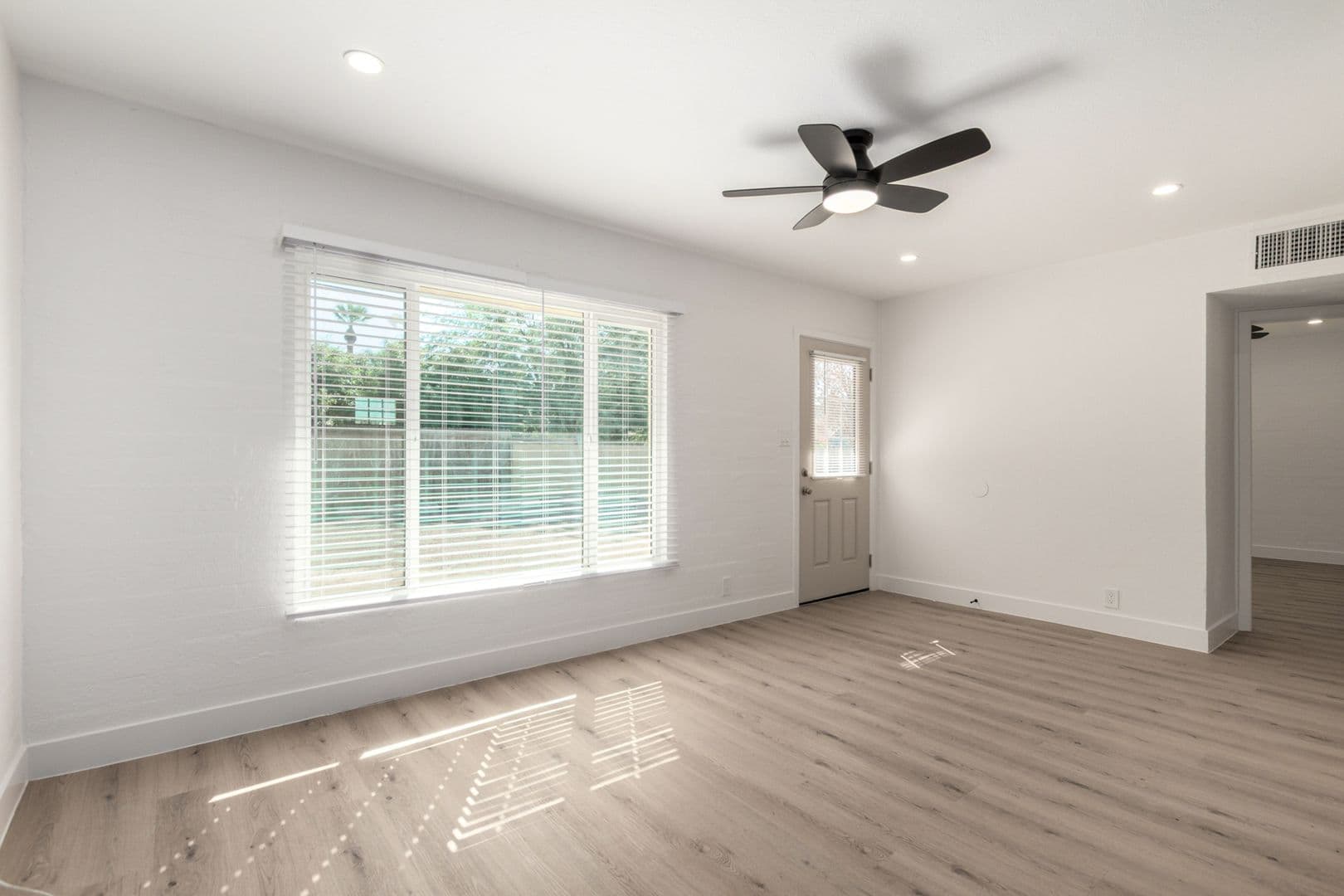 Phoenix Apartment: 3610 N 27th St