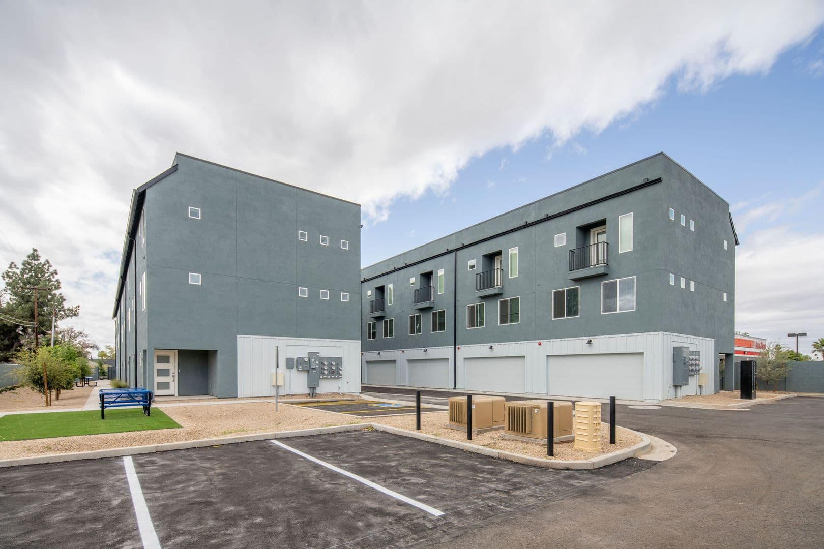 Phoenix Apartment: 1818 W Earll Dr