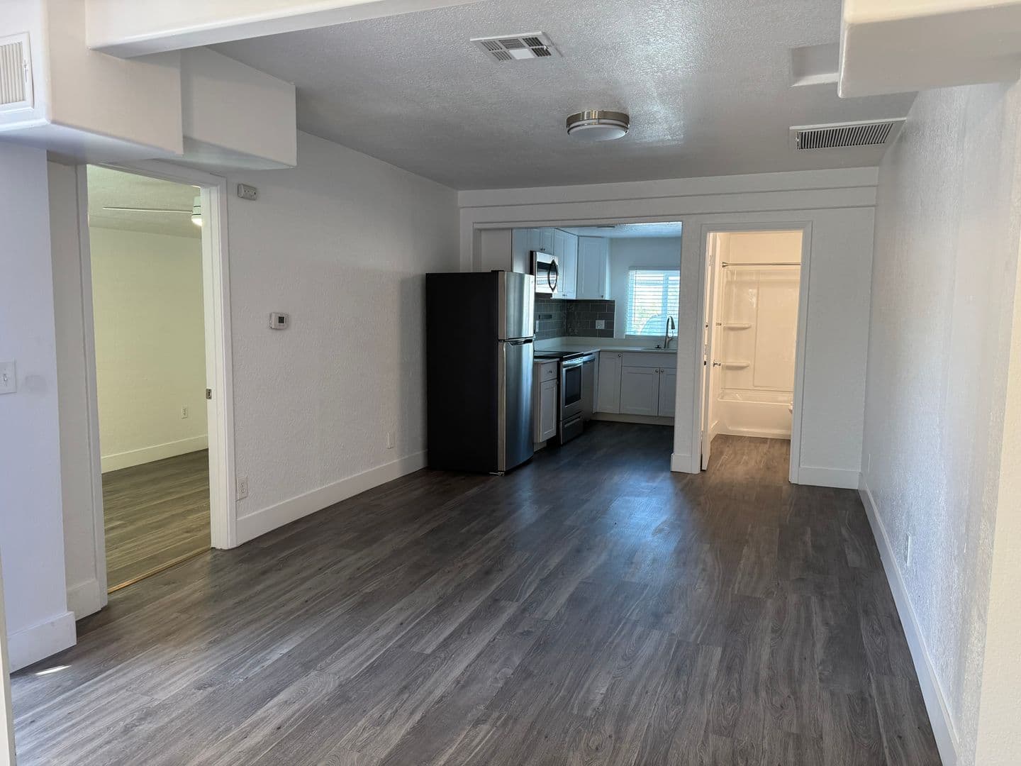 Phoenix Apartment: 929 E. Bethany Home Rd.