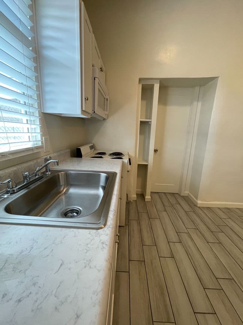 Phoenix Apartment: 1846 E. Washington St.