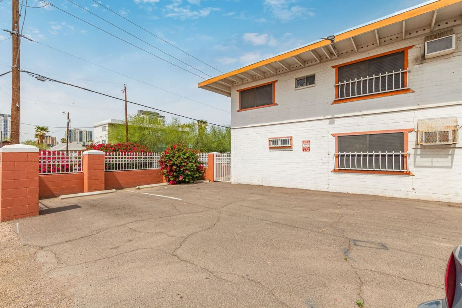 Phoenix Apartment: 901 E. Pierce St.