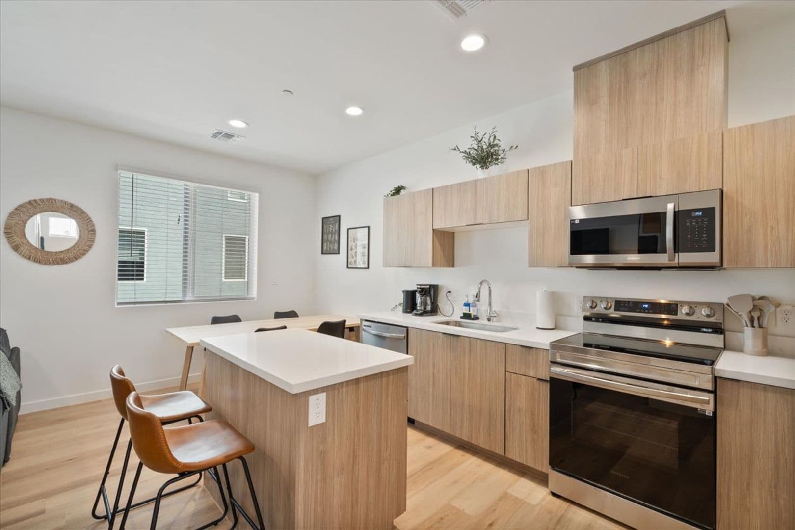 Phoenix Apartment: 1818 W Earll Dr