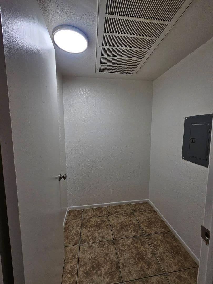 Tempe Apartment: 1370 S. Price Rd.
