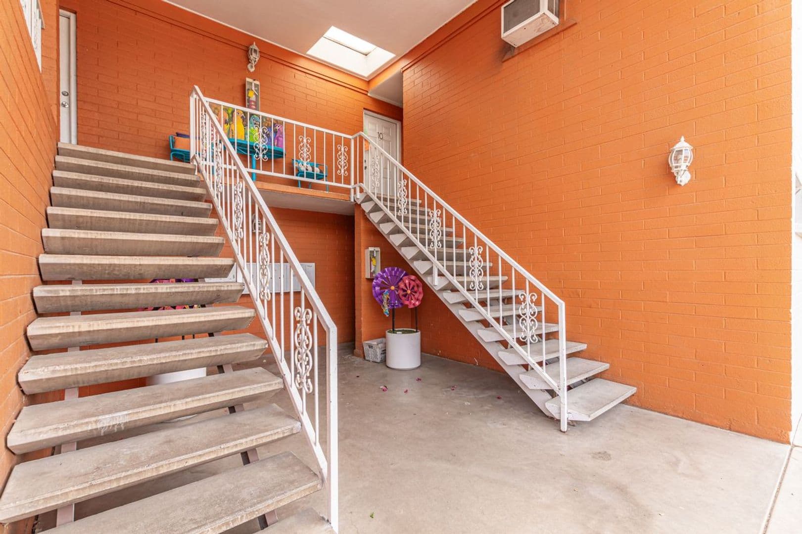 Phoenix Apartment: 901 E. Pierce St.