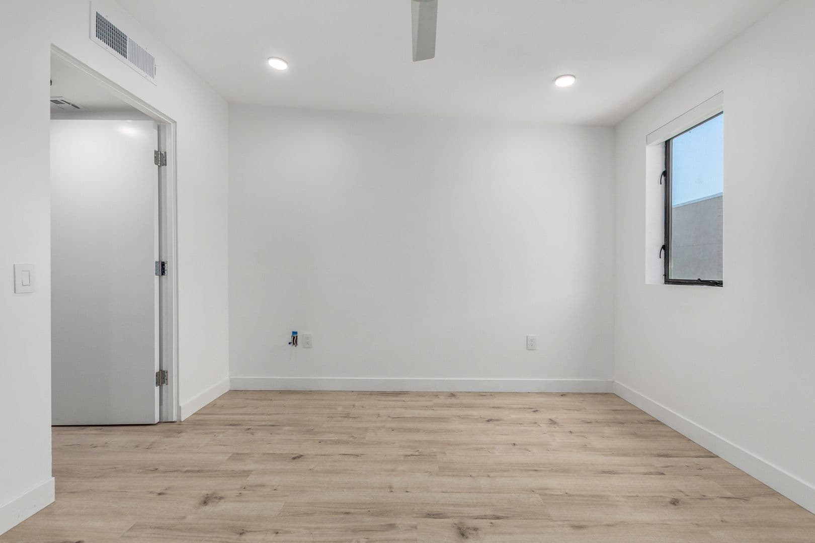 Phoenix Apartment: 531 E. Willetta St.