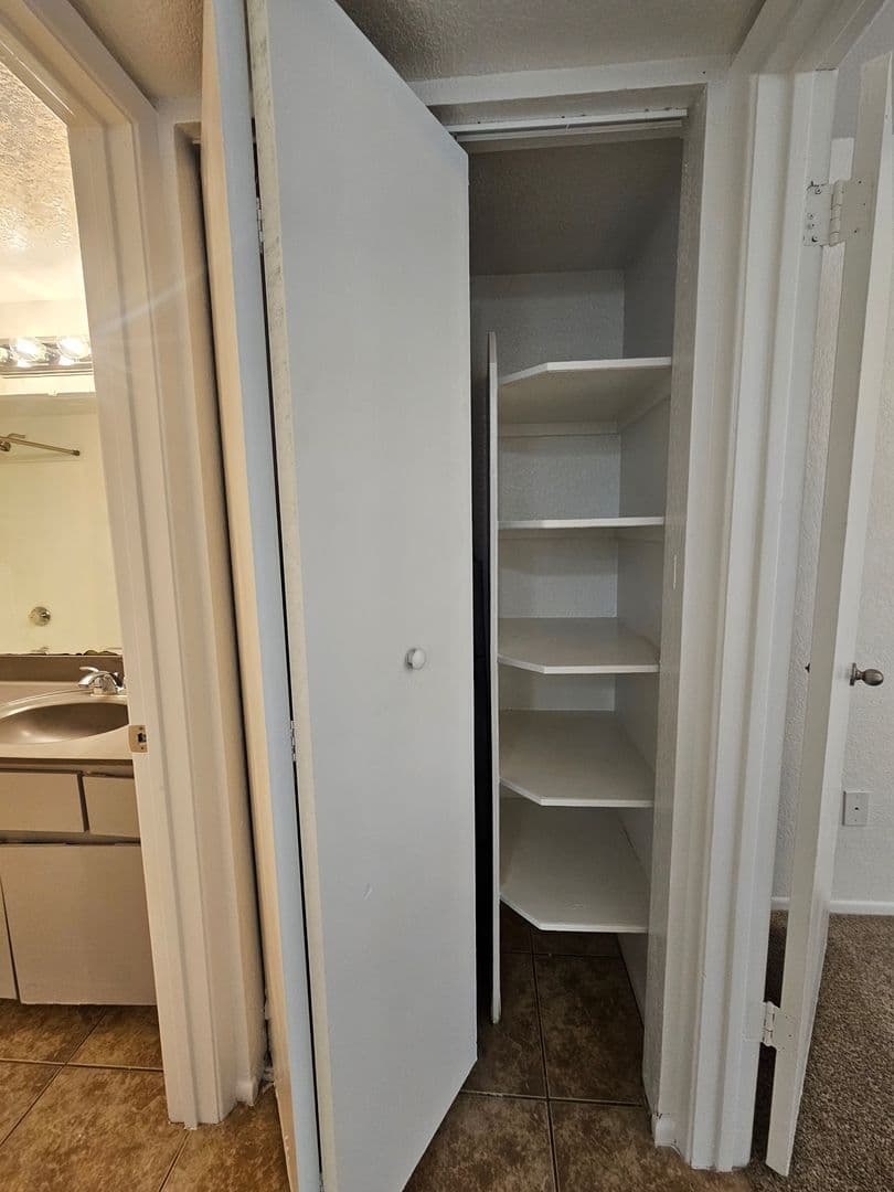 Tempe Apartment: 1370 S. Price Rd.
