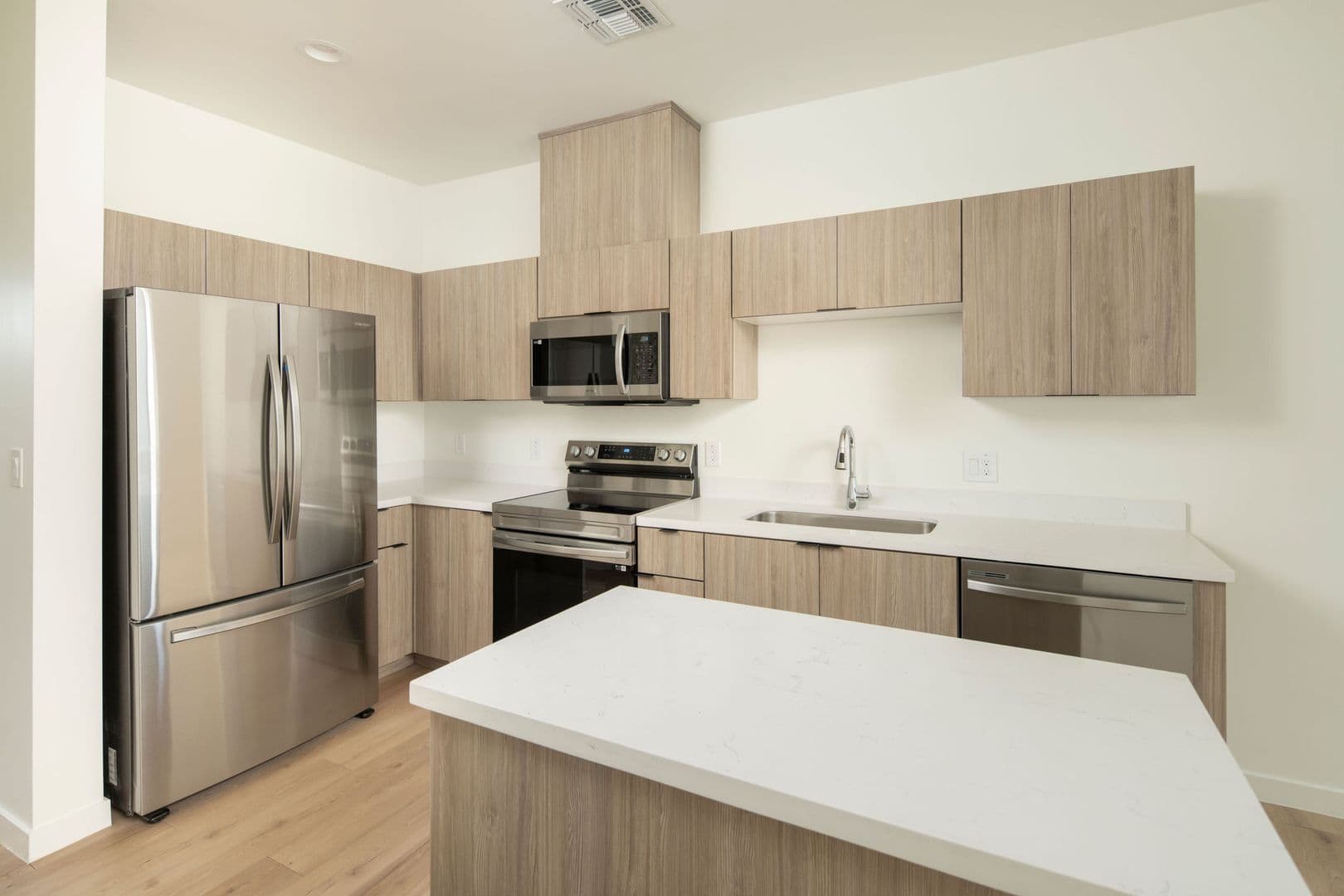 Phoenix Apartment: 1818 W Earll Dr