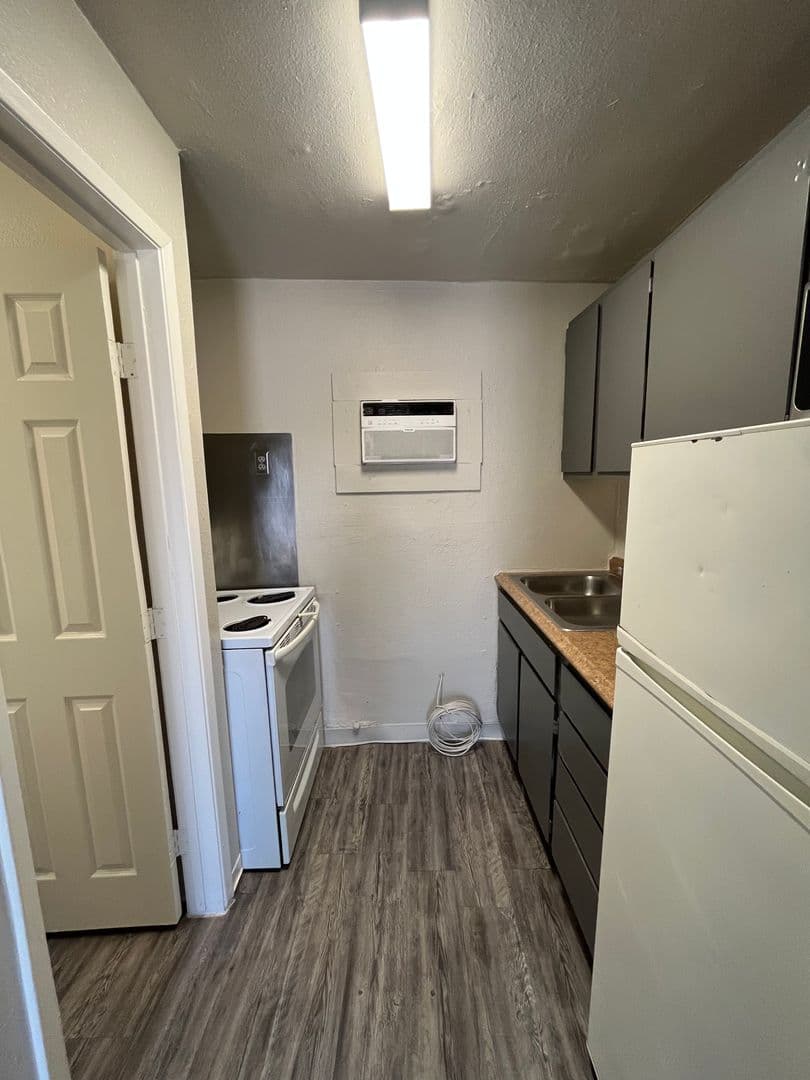 Phoenix Apartment: 1846 E. Washington St.
