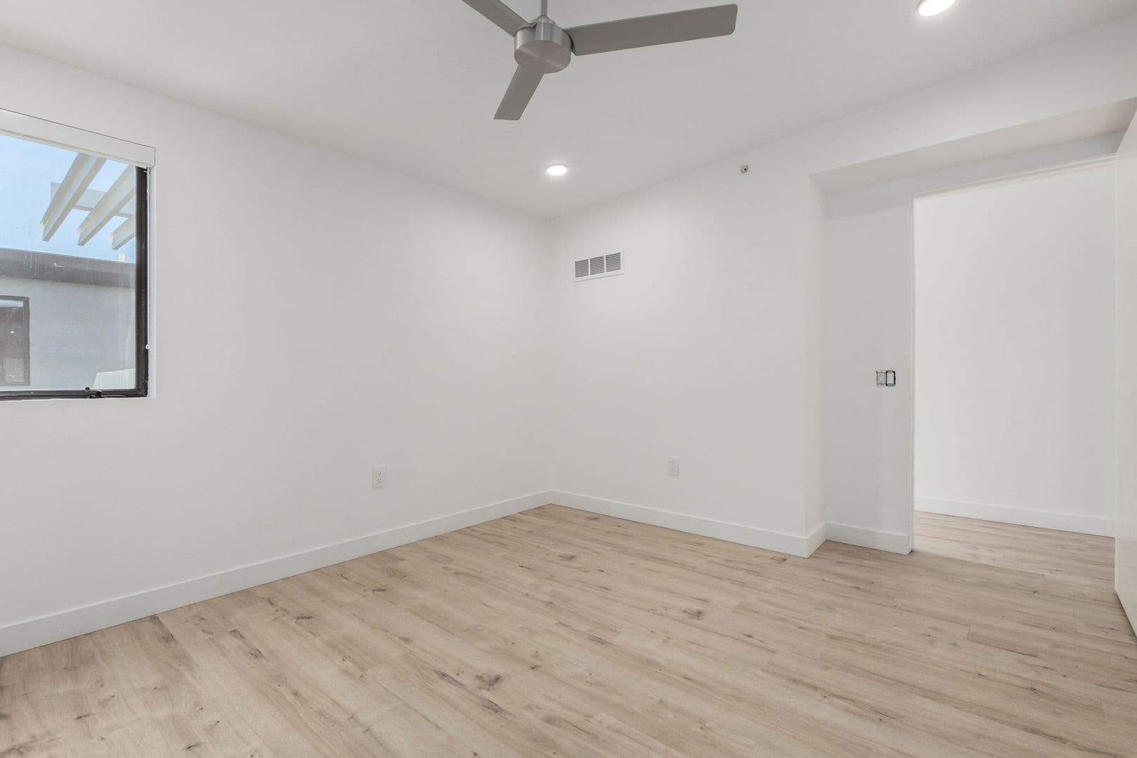 Phoenix Apartment: 531 E. Willetta St.