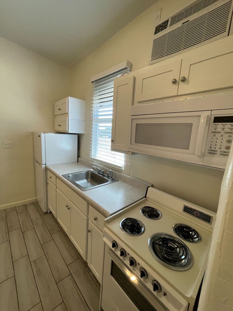 Phoenix Apartment: 1846 E. Washington St.