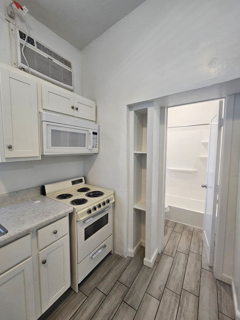 Phoenix Apartment: 1846 E. Washington St.