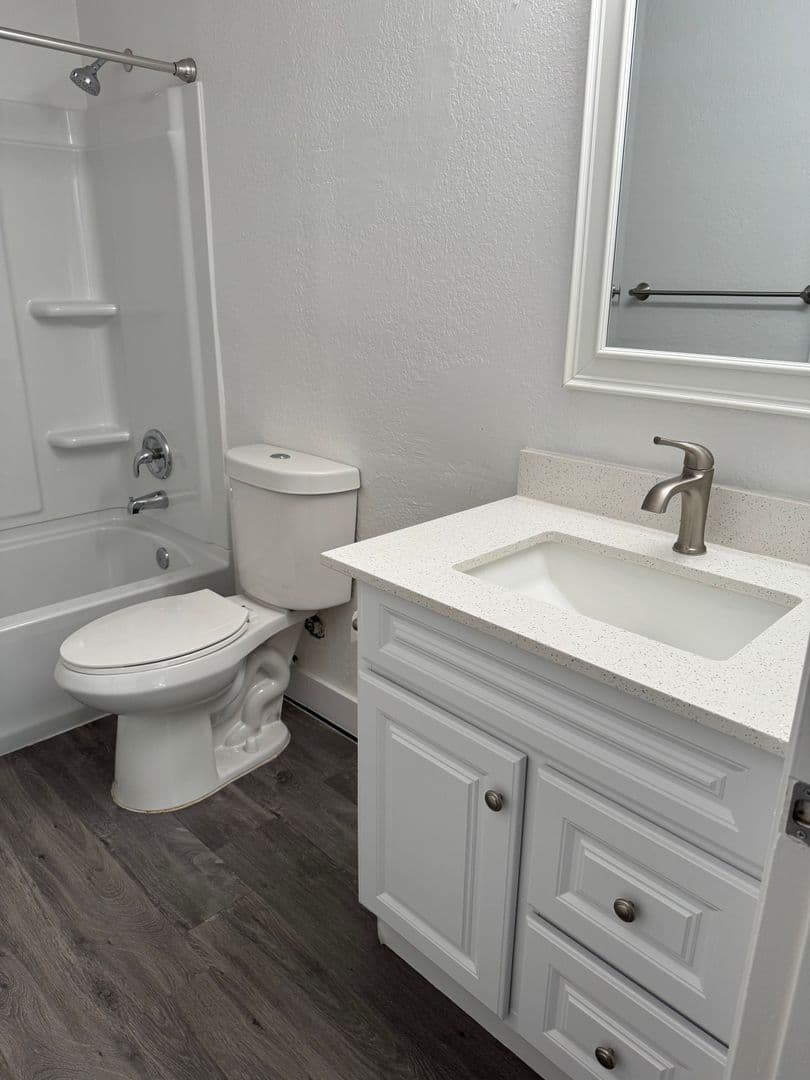 Phoenix Apartment: 929 E. Bethany Home Rd.