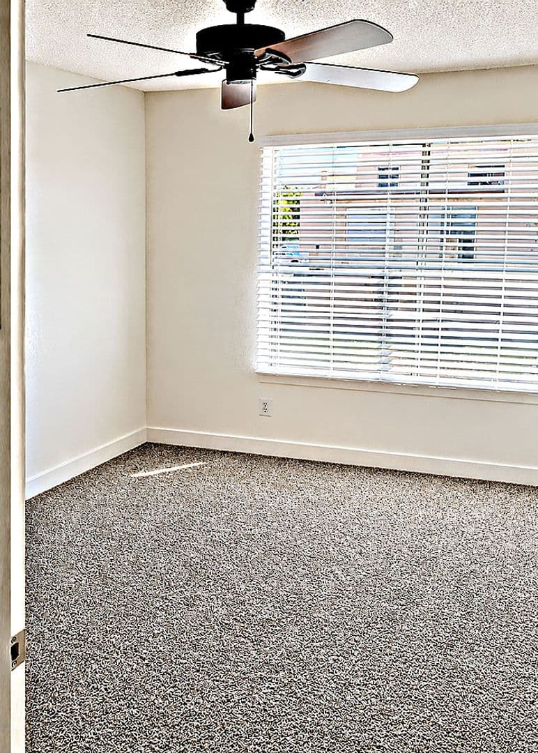Glendale House: 4828 W. Orangewood Ave #131