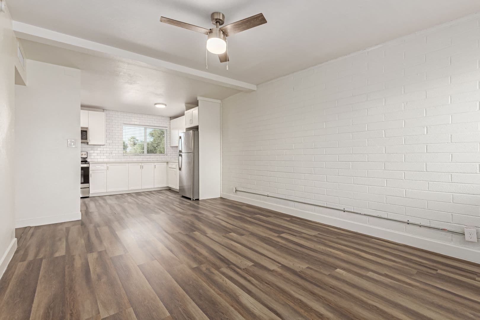 Phoenix Apartment: 2503 E. Clarendon Ave.
