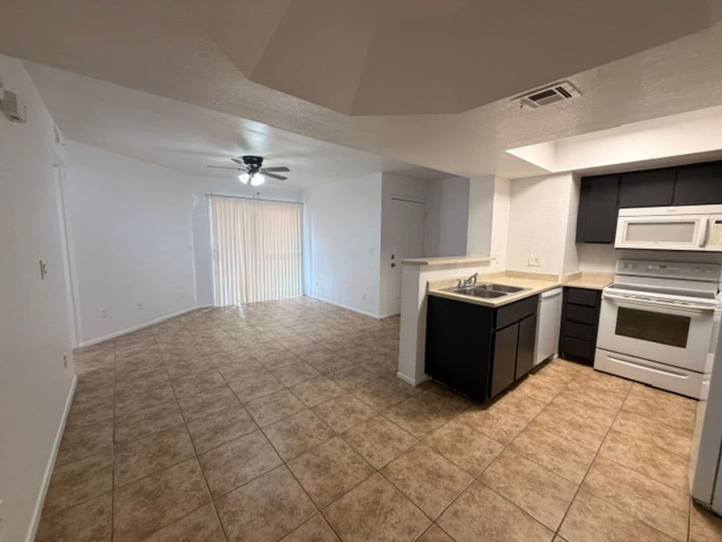 Tempe Apartment: 1370 S. Price Rd.