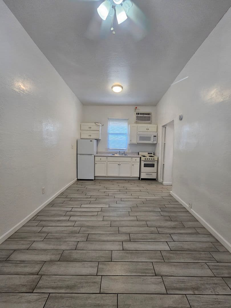 Phoenix Apartment: 1846 E. Washington St.