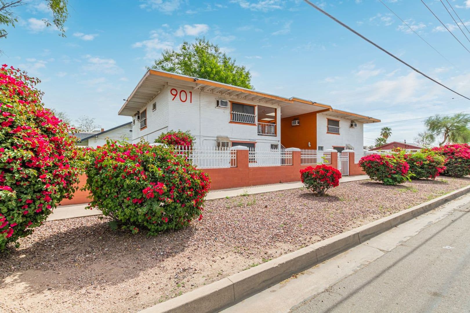 Phoenix Apartment: 901 E. Pierce St.