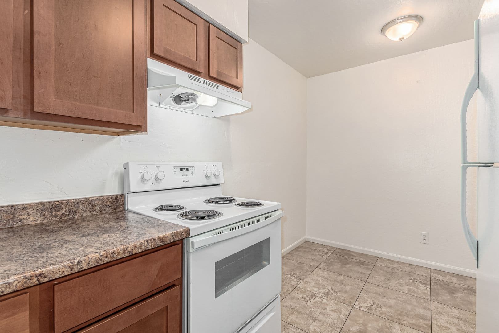 Phoenix Apartment: 3325 E Pinchot Ave
