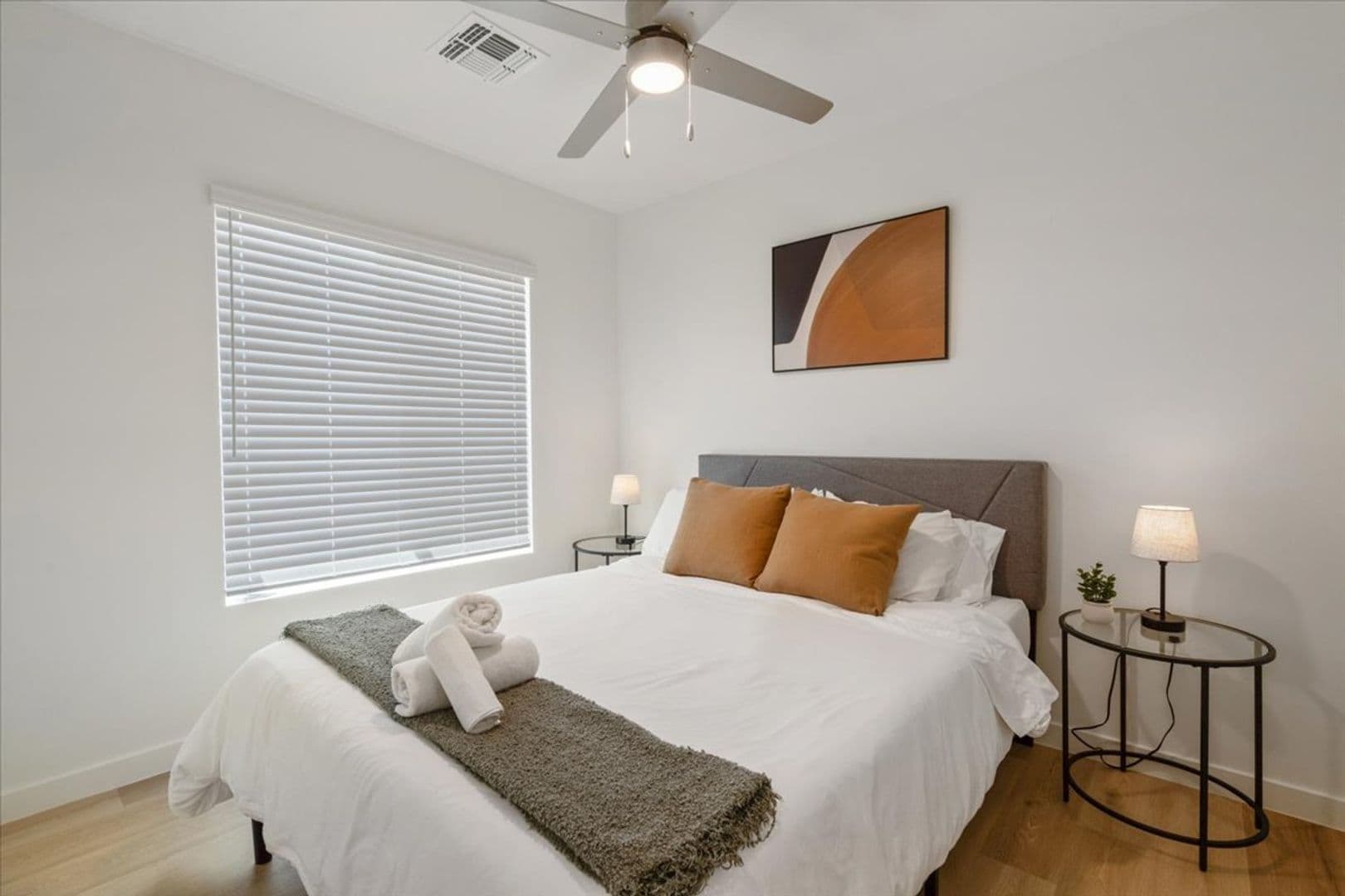 Phoenix Apartment: 1818 W Earll Dr