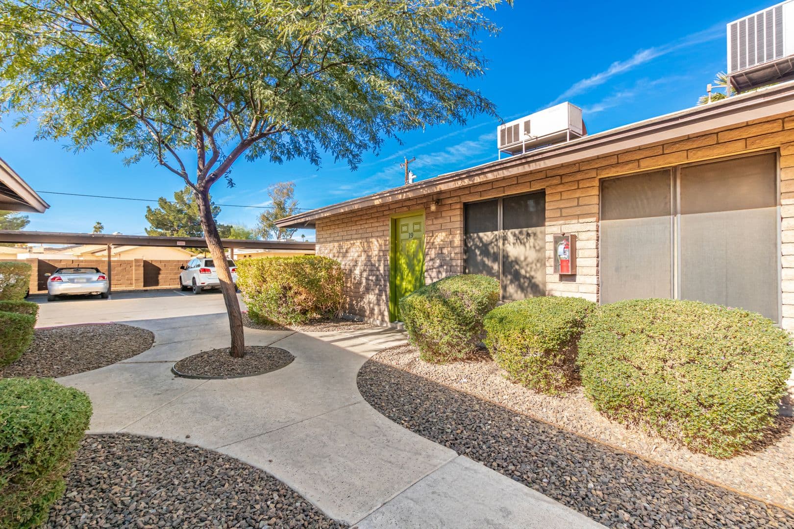 Phoenix Apartment: 3325 E Pinchot Ave