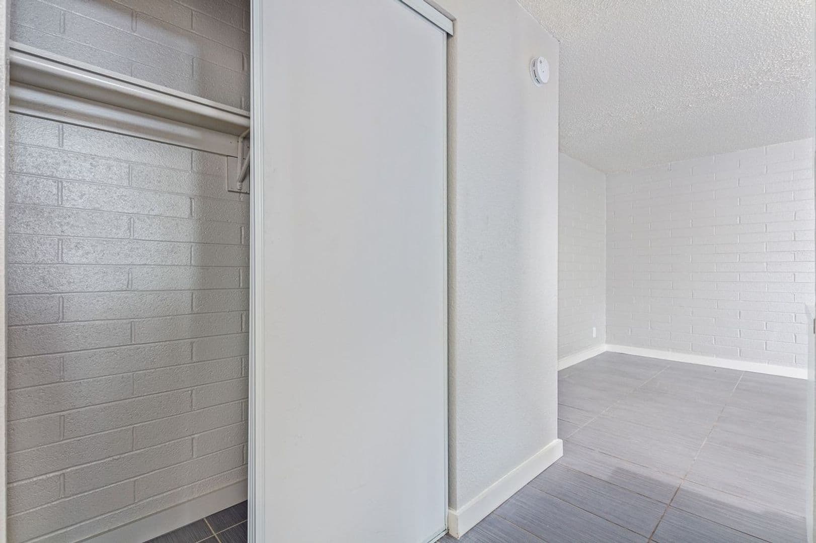 Phoenix Apartment: 901 E. Pierce St.