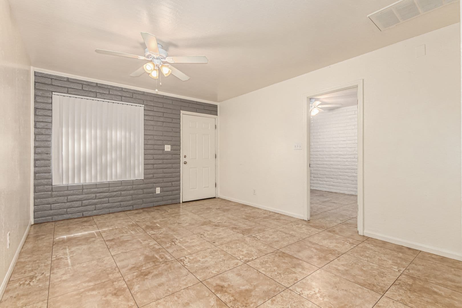 Phoenix Apartment: 3325 E Pinchot Ave