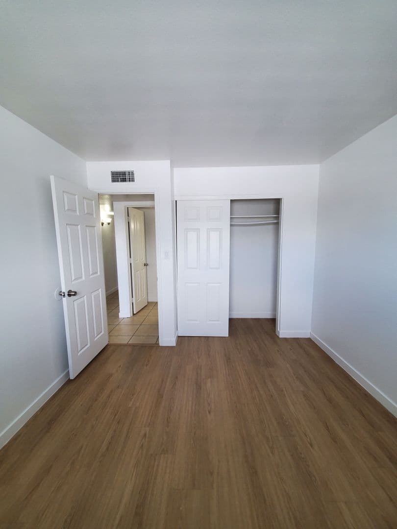 Mesa Apartment: 425 E. Brown Rd.
