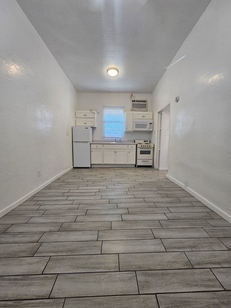 Phoenix Apartment: 1846 E. Washington St.