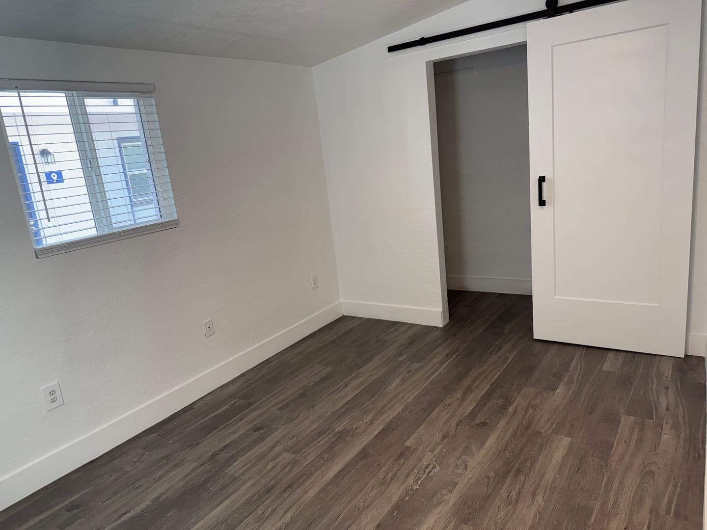 Phoenix Apartment: 929 E. Bethany Home Rd.