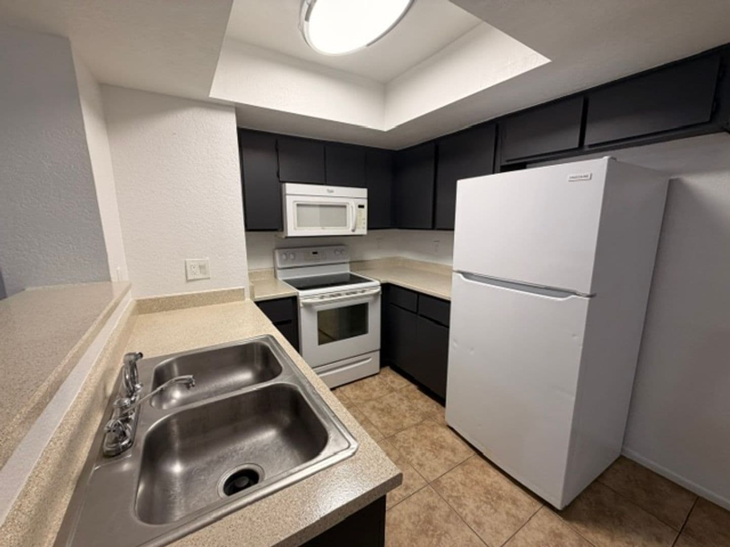 Tempe Apartment: 1370 S. Price Rd.