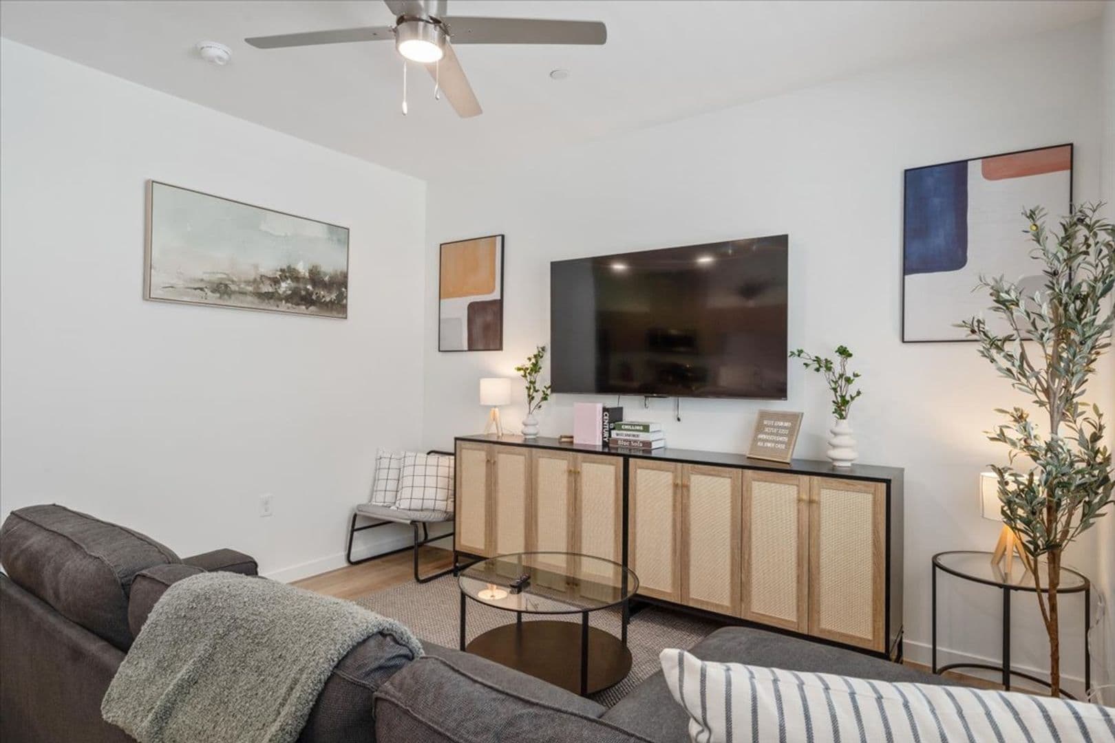 Phoenix Apartment: 1818 W Earll Dr