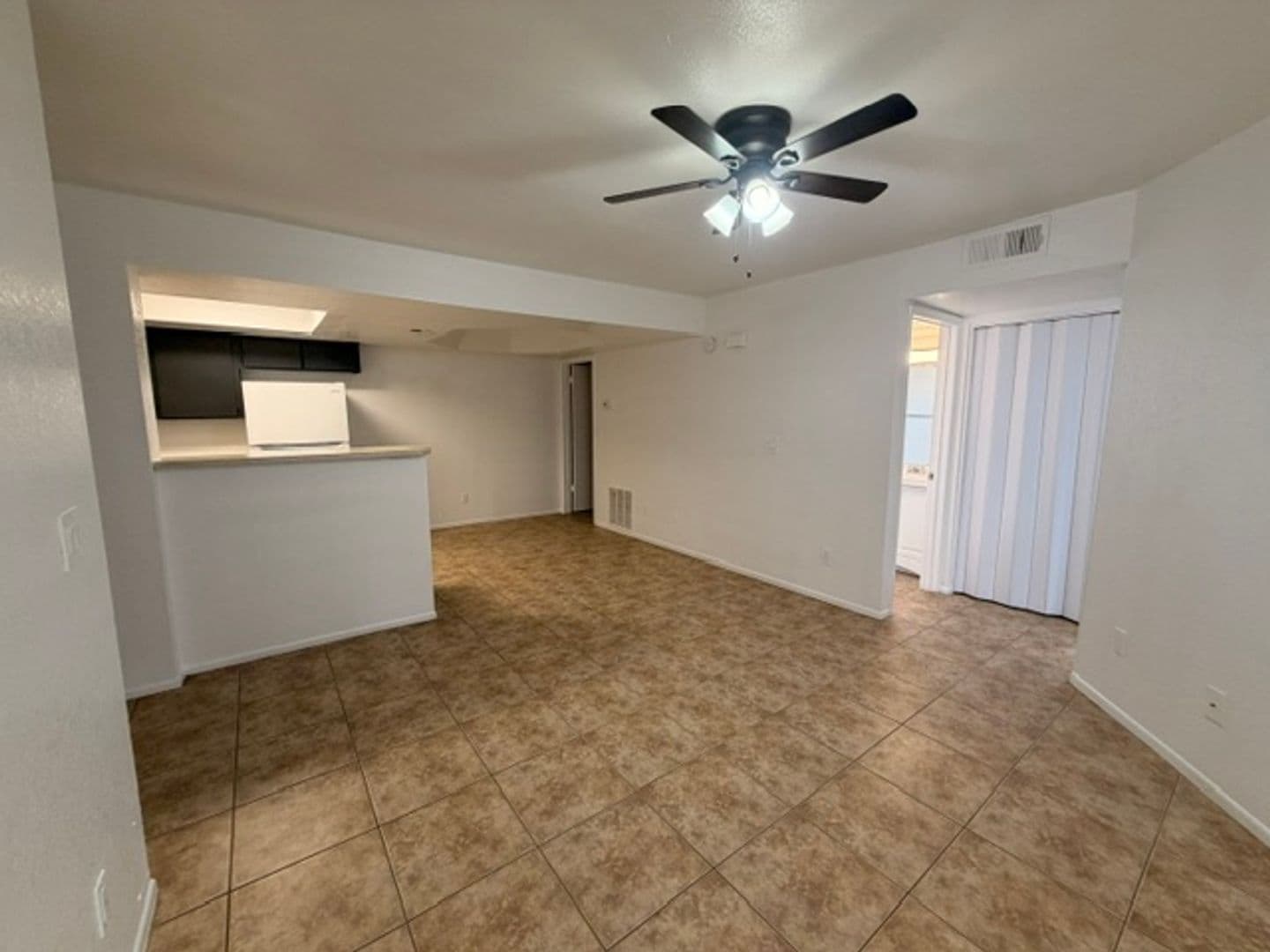 Tempe Apartment: 1370 S. Price Rd.