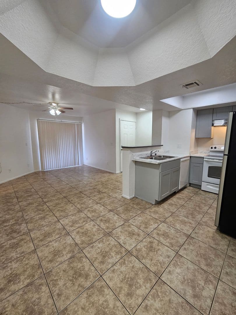 Tempe Apartment: 1370 S. Price Rd.