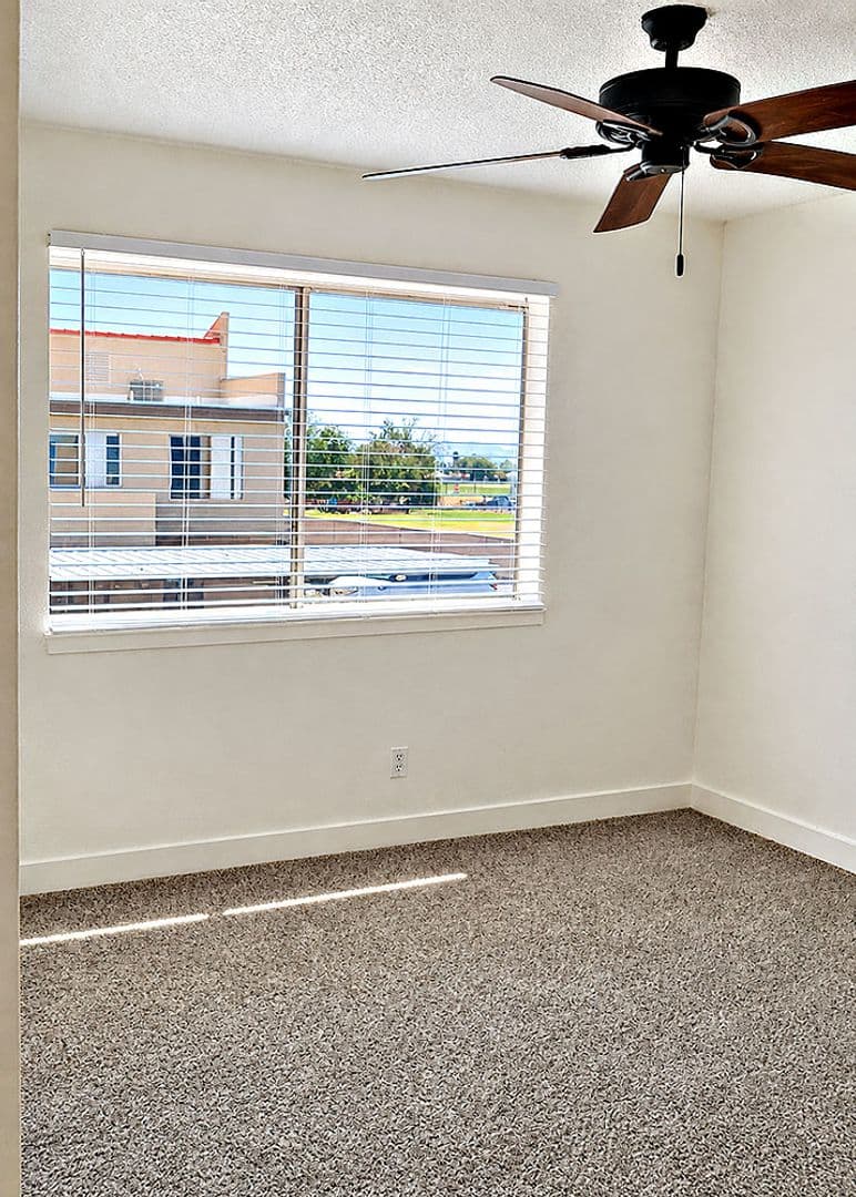 Glendale House: 4828 W. Orangewood Ave #131