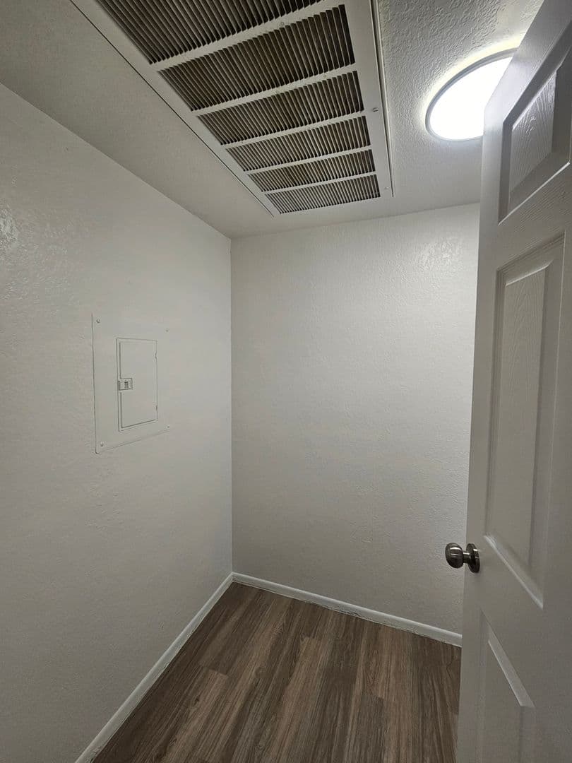 Tempe Apartment: 1370 S. Price Rd.