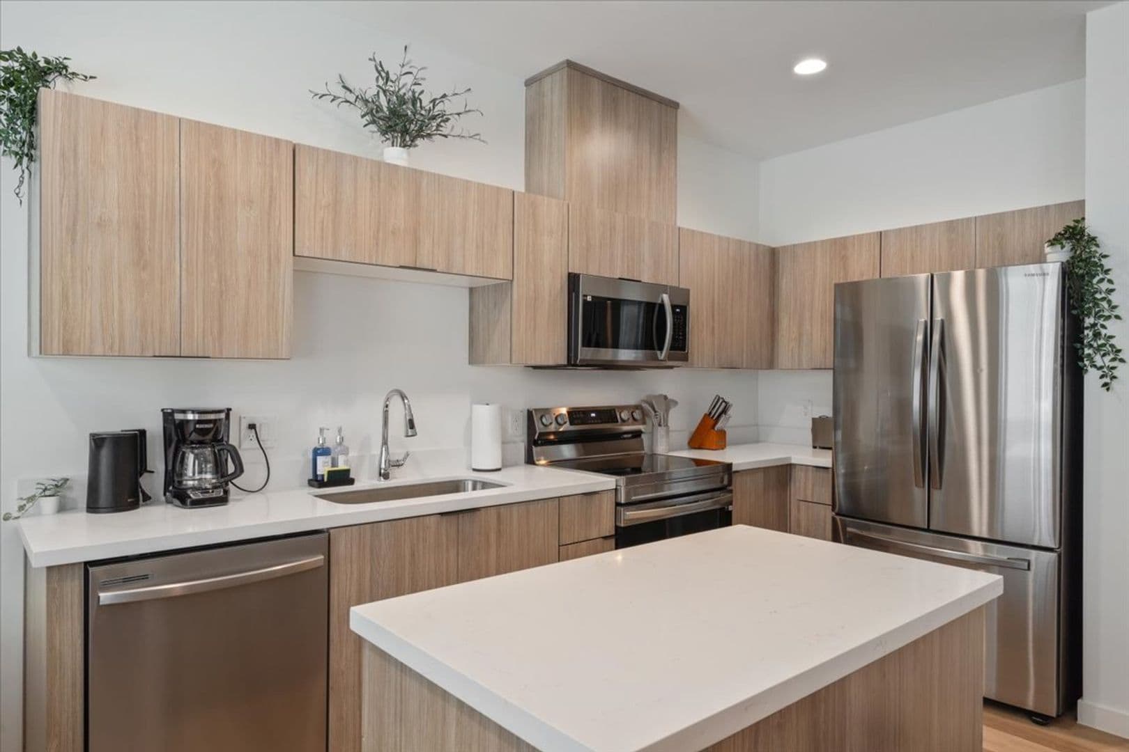 Phoenix Apartment: 1818 W Earll Dr