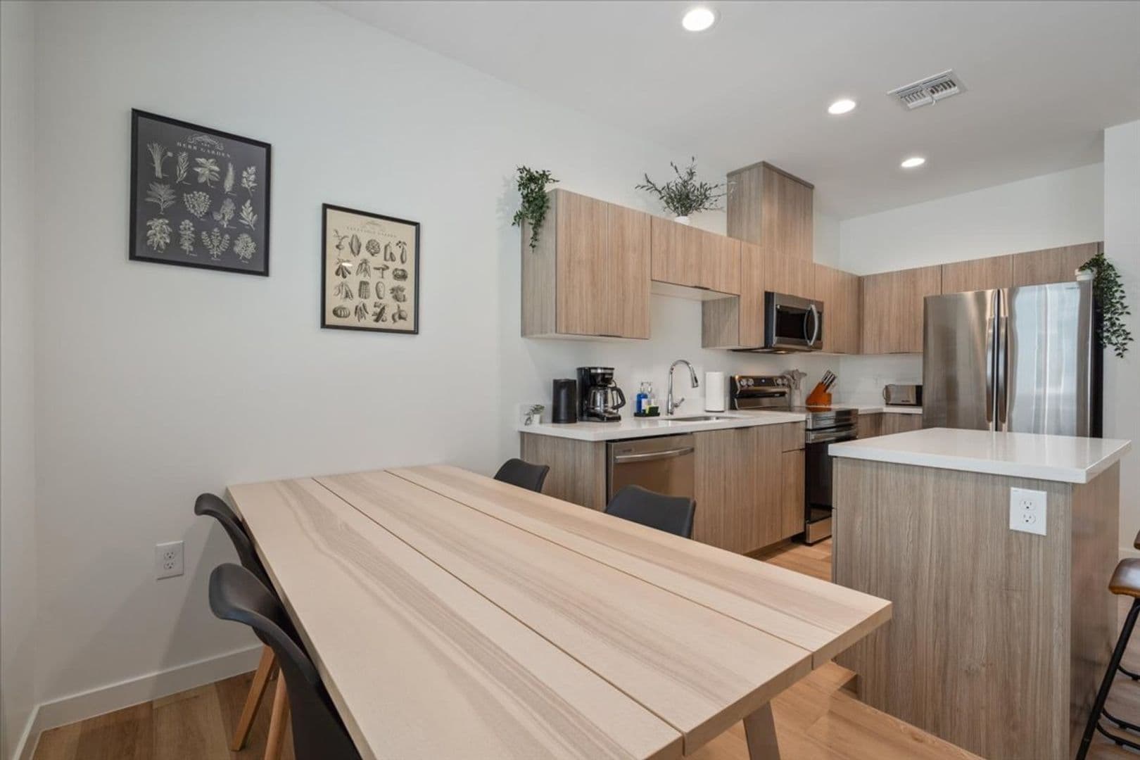 Phoenix Apartment: 1818 W Earll Dr