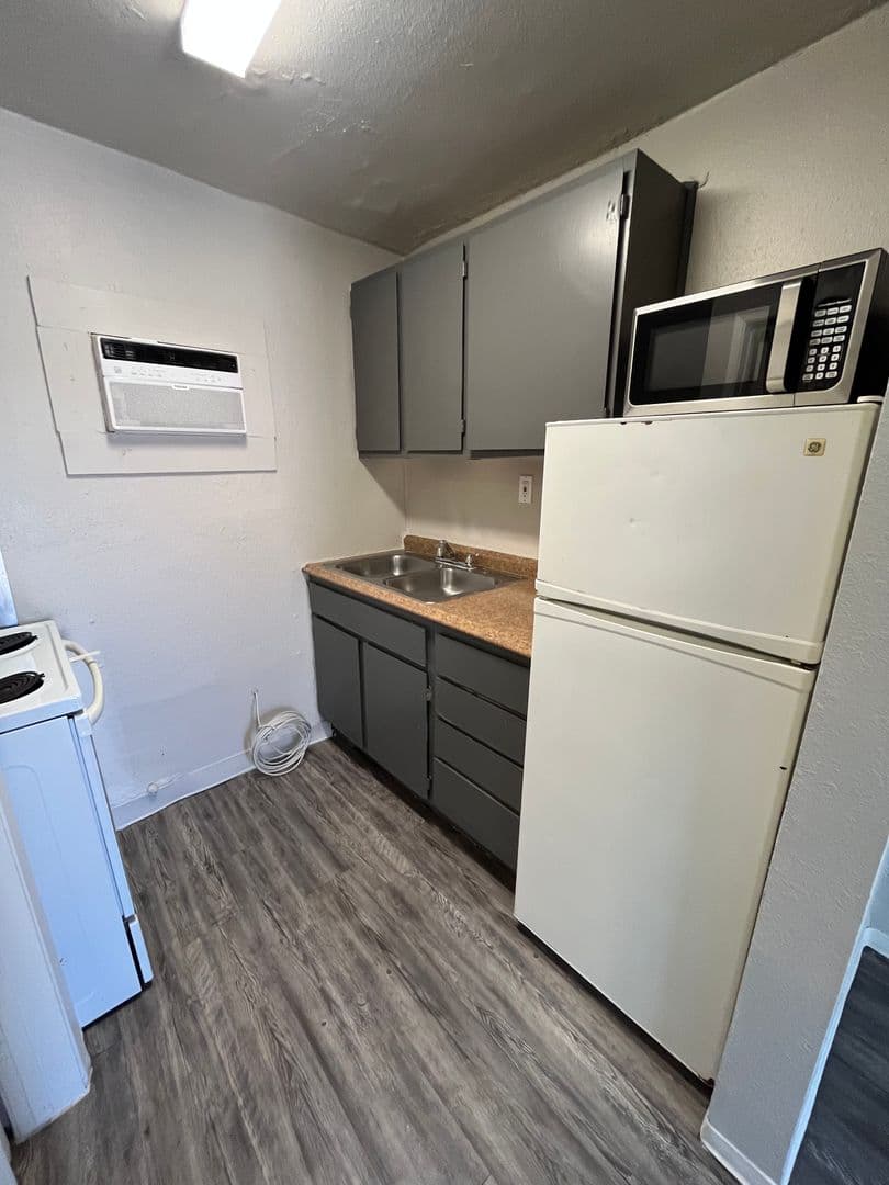 Phoenix Apartment: 1846 E. Washington St.