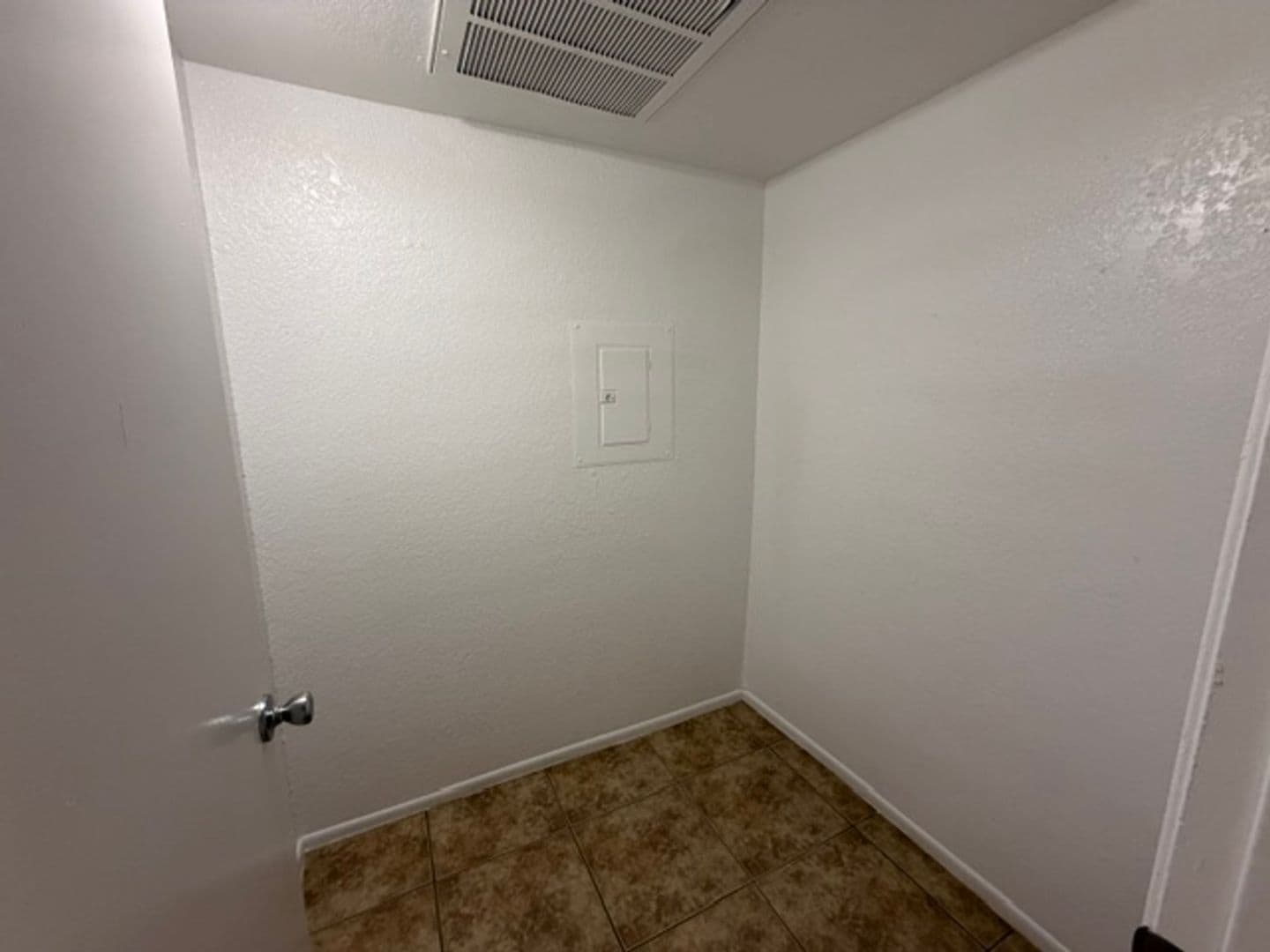 Tempe Apartment: 1370 S. Price Rd.